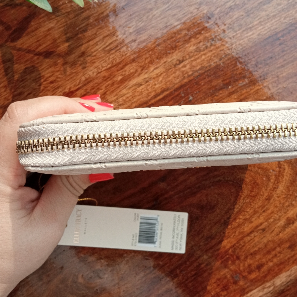 Original Ellen Tracy NWT Wallet *Light Cream Colour - Picture 11 of 17
